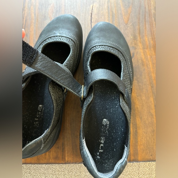 Halsa Women’s 8.5 Black Mary Jane Leather Shoes - Picture 6 of 9